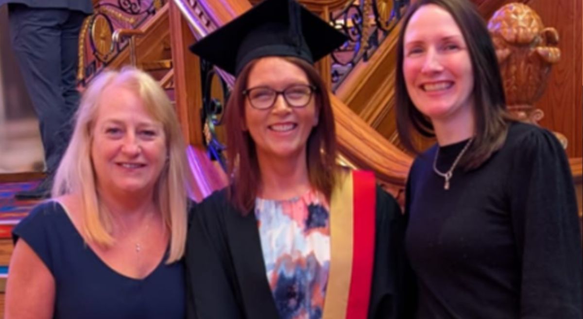 Picture of SERC Accounting Graduates at the ceremony