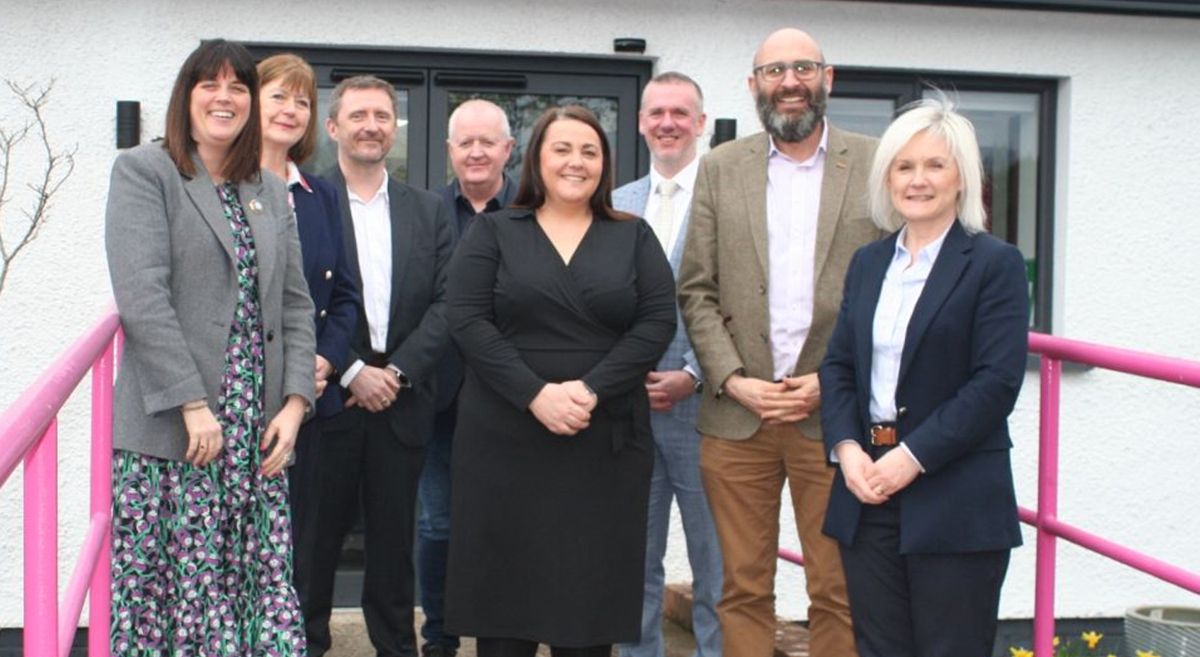 Picture of SERC staff and guests