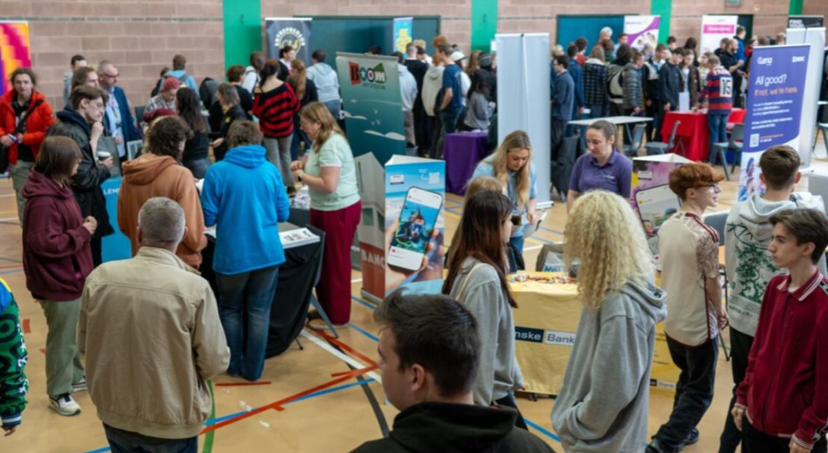 Picture of students and exhibitors at the SERC Freshers Fair