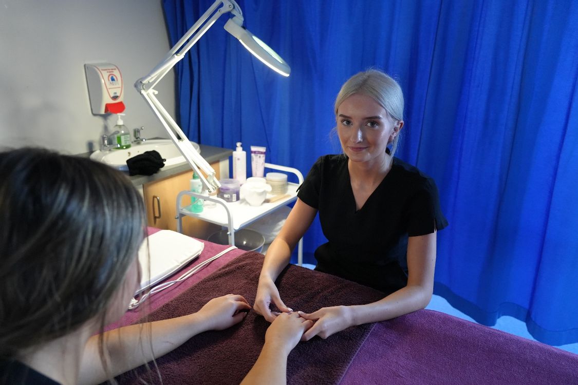 Eva Sloan and client