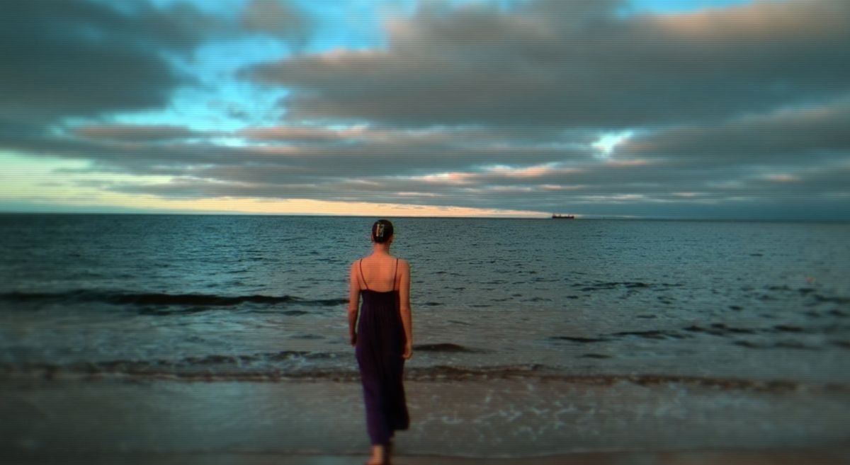 Picture of a woman staring off into the sea