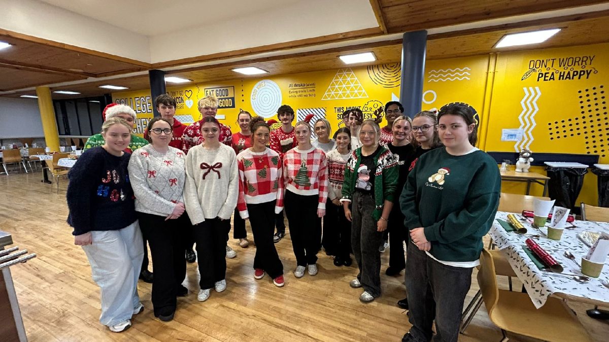 Culinary art students involved in Christmas Dinner project