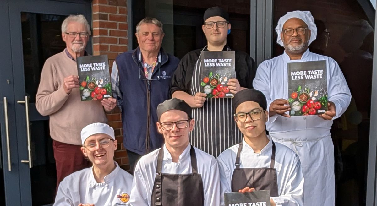Alderman Owen Gawith, with Lecturer Ian Thompson andstudents, Matthew Beech, Brody Fyffe McFadden, Victor Smith Quiroz, Ethan Hopkins and Jameson Cheuk.