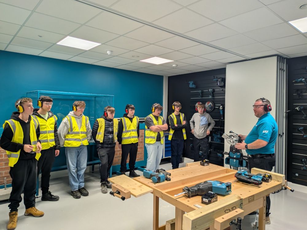 Picture of SERC students at Makita's Dublin facility