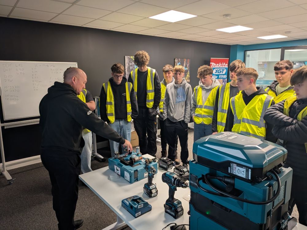 Picture of SERC students at Makita's Dublin facility