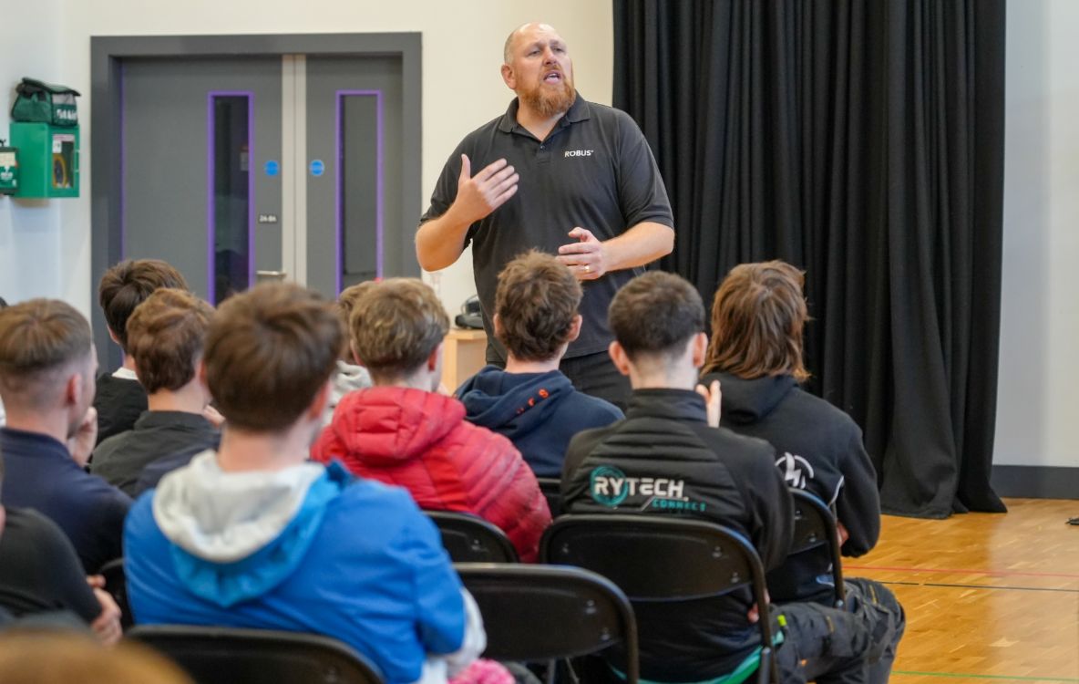 Picture of SERC students at an eFIXX college tour workshop