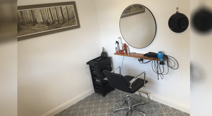 Jennifer Cleland, who studied Hairdressing Level 2 and 3 at SERC’s Downpatrick Campus, has opened Coastal Cuts, a Salon designed to be socially distanced. It has been a lifelong goal of Jennifers to reach this point, and her previous jobs in local salons had only solidified her interest in owning her own salon business.  