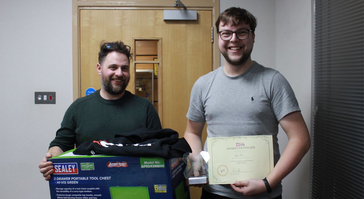 (L-R) Mark Fullerton, SERC lecturer, and Jamie Harris, Level 2 NVQ Diploma in Performing Engineering Operations.