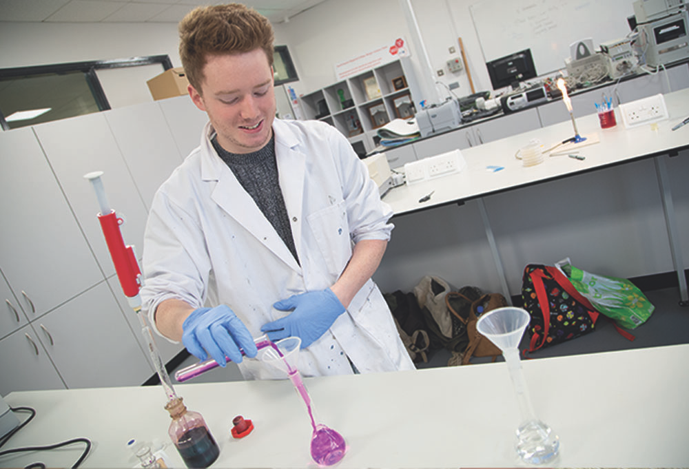 Photo of a /img/subject-areas/overview/Science.png student