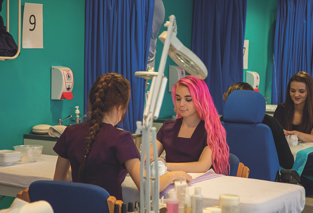 Photo of a /img/subject-areas/overview/beauty.png student