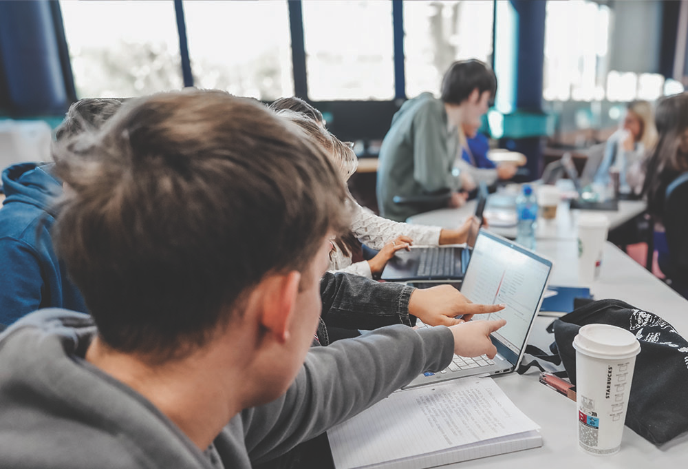 Photo of a /img/subject-areas/overview/business.png student